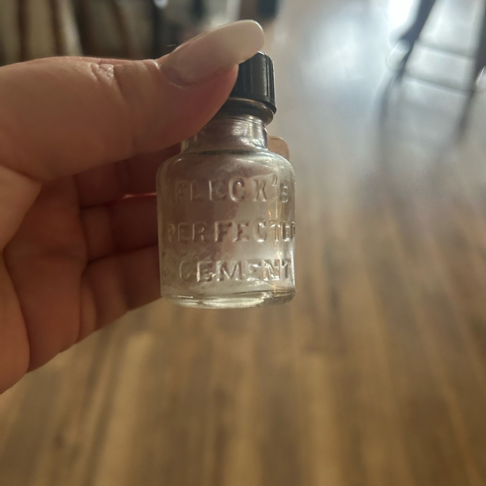 1900s Perfume Bottle *mint